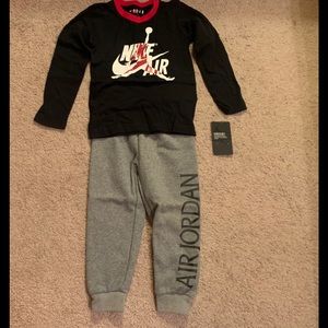 Brand New Jordan Boy’s 2pc Set....Size 4T